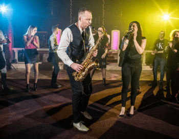 Sax + zangeres + publiek_liggend Sax + zangeres + publiek_liggend